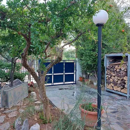 House On The Erétria