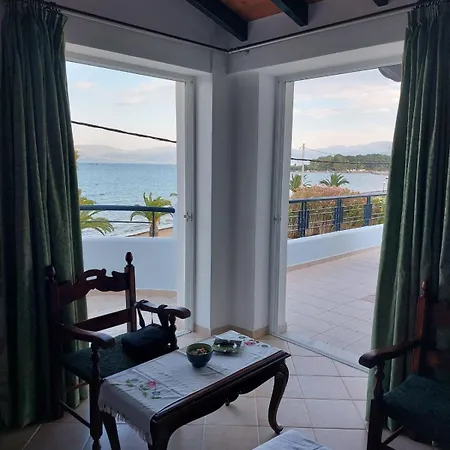 House On The Appartamento Erétria