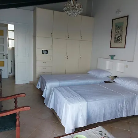 House On The * Erétria